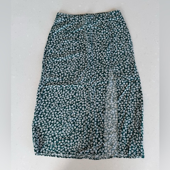 Blue floral skirt - Picture 2 of 3